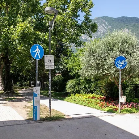 Al Ponte Adiacente Al Parco, Vicino All'ospedale E Centro Appartement