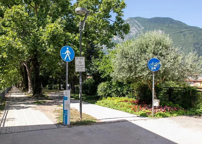 Al Ponte Adiacente Al Parco, Vicino All'ospedale E Centro アパート